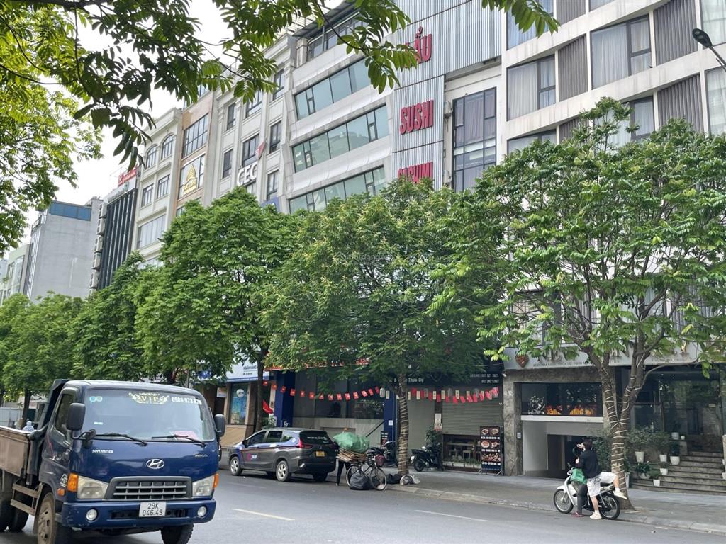Chính chủ cho thuê tầng 1+2+3+4 nhà mặt phố khúc thừa dụ, cầu giấy, mặt tiền 10m, 150m2/sàn