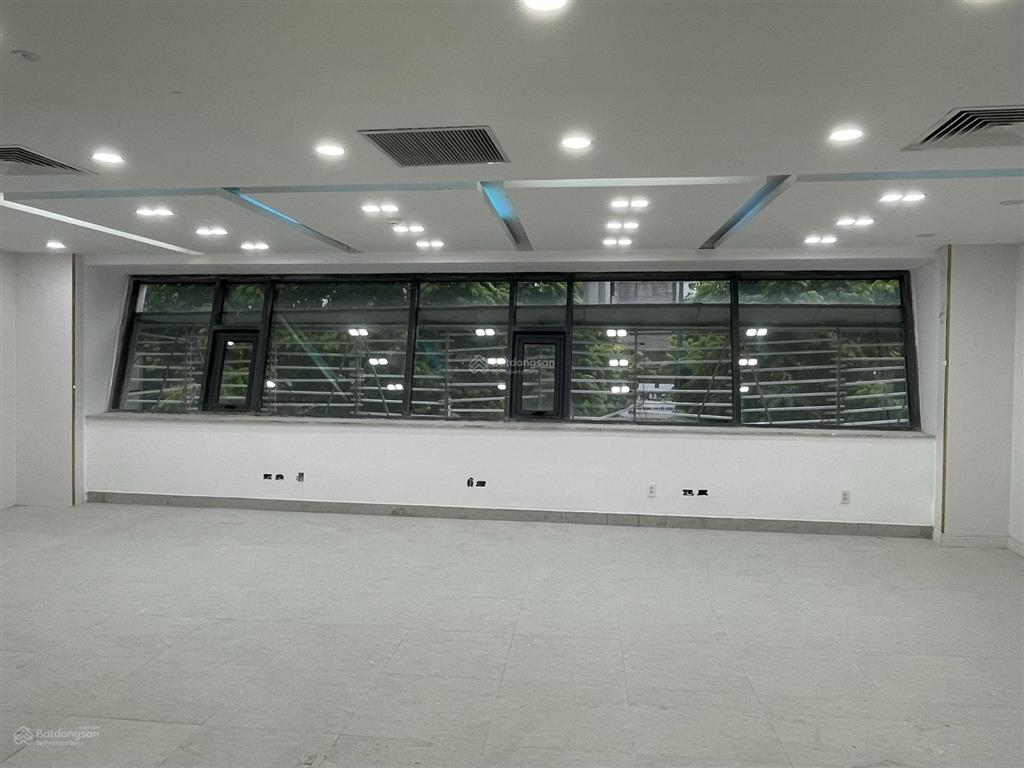 Chính chủ cho thuê tầng 1+2+3+4 nhà mặt phố khúc thừa dụ, cầu giấy, mặt tiền 10m, 150m2/sàn