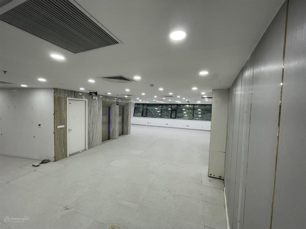 Chính chủ cho thuê tầng 1+2+3+4 nhà mặt phố khúc thừa dụ, cầu giấy, mặt tiền 10m, 150m2/sàn