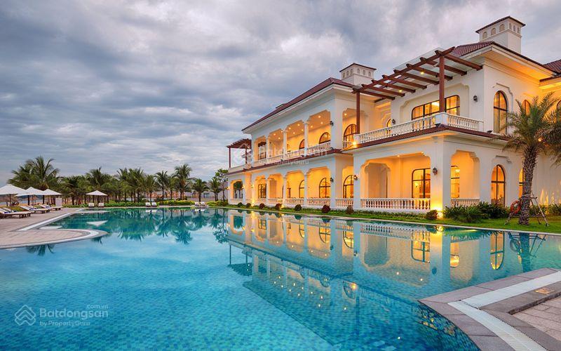 Biệt thự vinpearl phú quốc view hồ và bể bơi lớn, 420m2, còn 1 năm cam kết, giá 9.8 tỷ