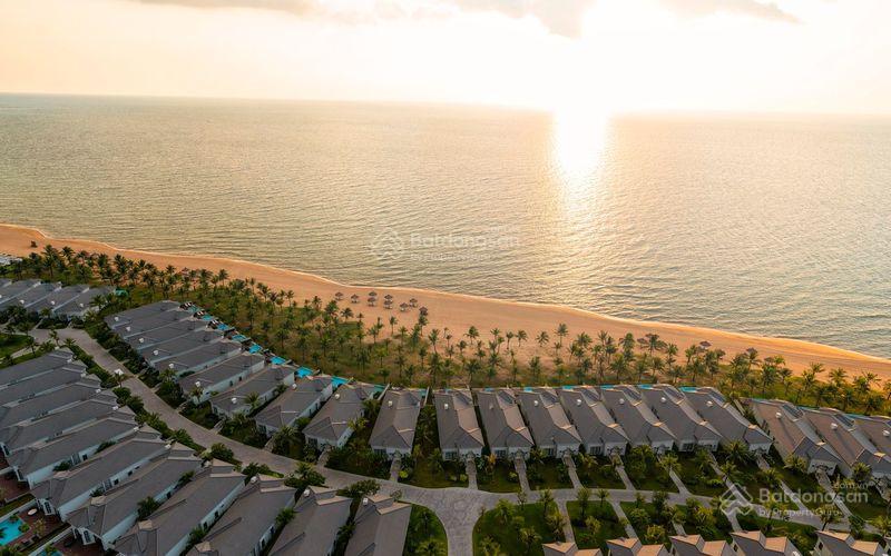 Biệt thự vinpearl phú quốc view hồ và bể bơi lớn, 420m2, còn 1 năm cam kết, giá 9.8 tỷ