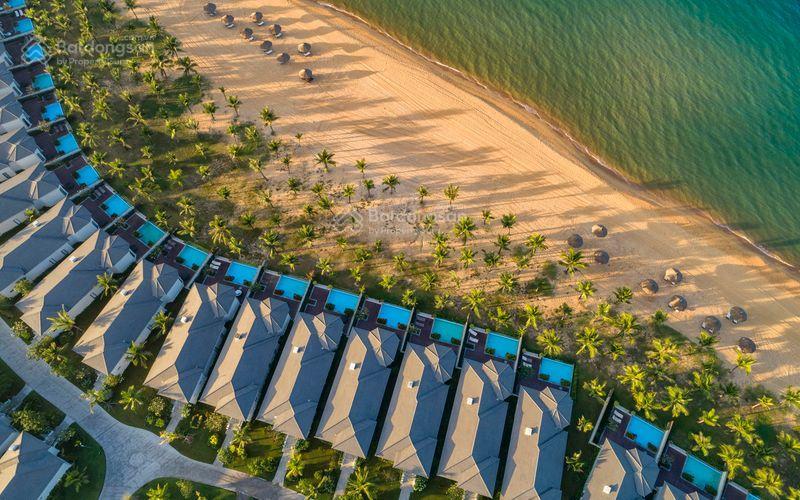 Biệt thự vinpearl phú quốc view hồ và bể bơi lớn, 420m2, còn 1 năm cam kết, giá 9.8 tỷ