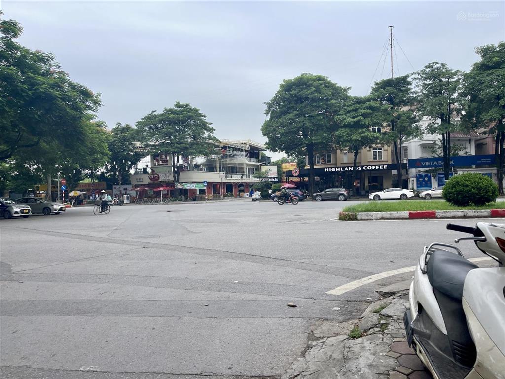 Siêu phẩm lk văn quán,dt 103m,4 tầng,vỉa hè và mặt tiền đá bóng,oto vào nhà