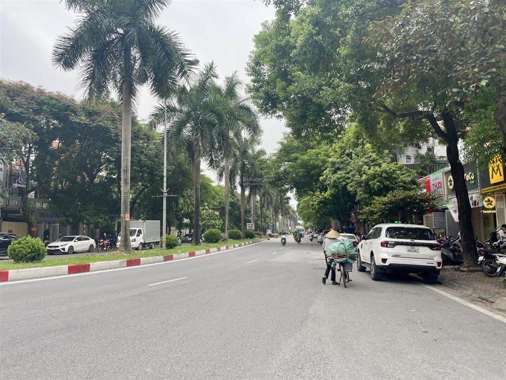 Siêu phẩm lk văn quán,dt 103m,4 tầng,vỉa hè và mặt tiền đá bóng,oto vào nhà