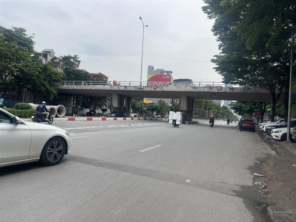 Siêu mặt tiền 8.3m,diện tích 86m,4 tầng,trung tâm quận ba đình,xe tải tránh,giá nhỉnh 30 tỷ