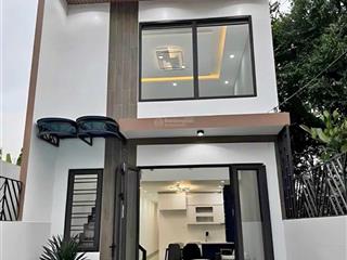 Tôi cần tiền cần bán gấp căn nhà 1 trệt 1 lầu mới toanh, bao đẹp kcn giang điền
