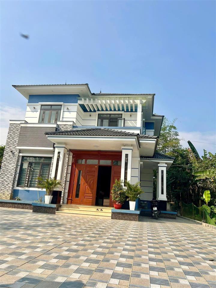 Chủ nhà cần tiền bán gấp nhà cực đẹp mới xây, giá chỉ hơn 2 tỷ chút
