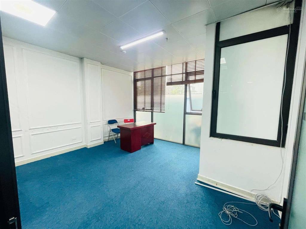 Sàn vp 65m2  đầy đủ tiện ích  mặt phố nguyễn hoàng  nhanh tay thì còn