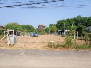 Cần tiền gấp lắm rồi nên bán 140m2 (8x18) full thổ cư mặt tiền lê thị vui,phước hiệp củ chi. 350tr