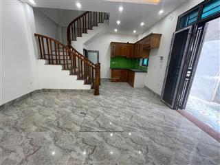 Bán nhà gần ngay tiểu học phú cường 33m2x 5 tầng/ có sân riêng để xe/ 70m ra đường ô tô tránh nhau