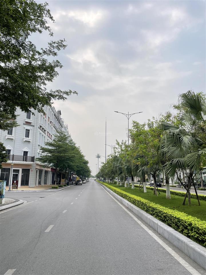 Chính chủ cần bán shophouse trục thông 32m  bãi tắm sun bãi cháy, hạ long  sổ đỏ lâu dài