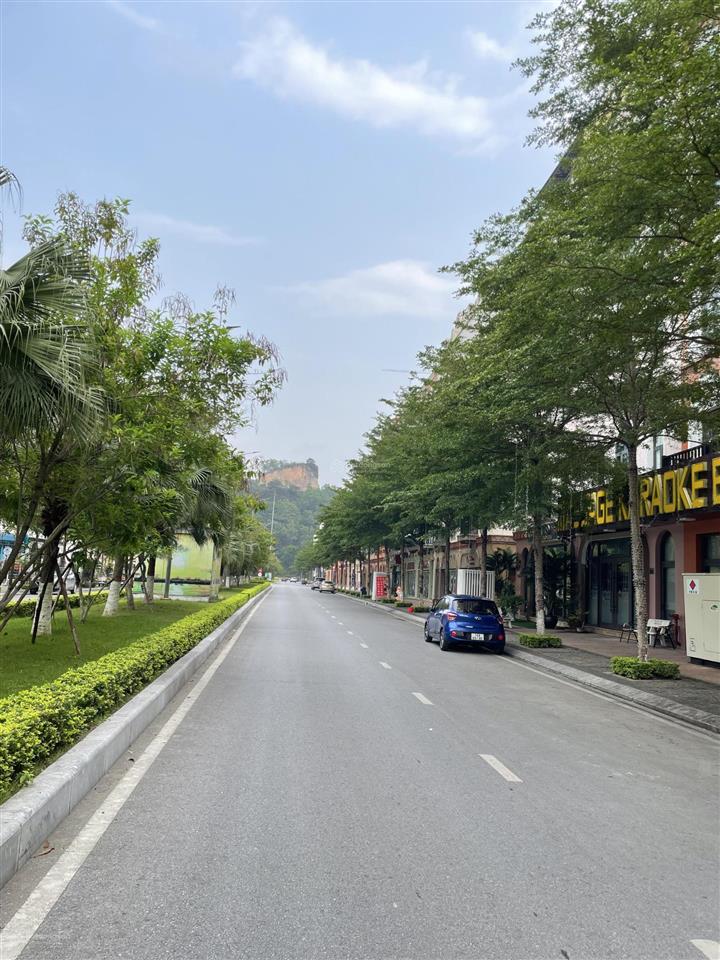 Chính chủ cần bán shophouse trục thông 32m  bãi tắm sun bãi cháy, hạ long  sổ đỏ lâu dài