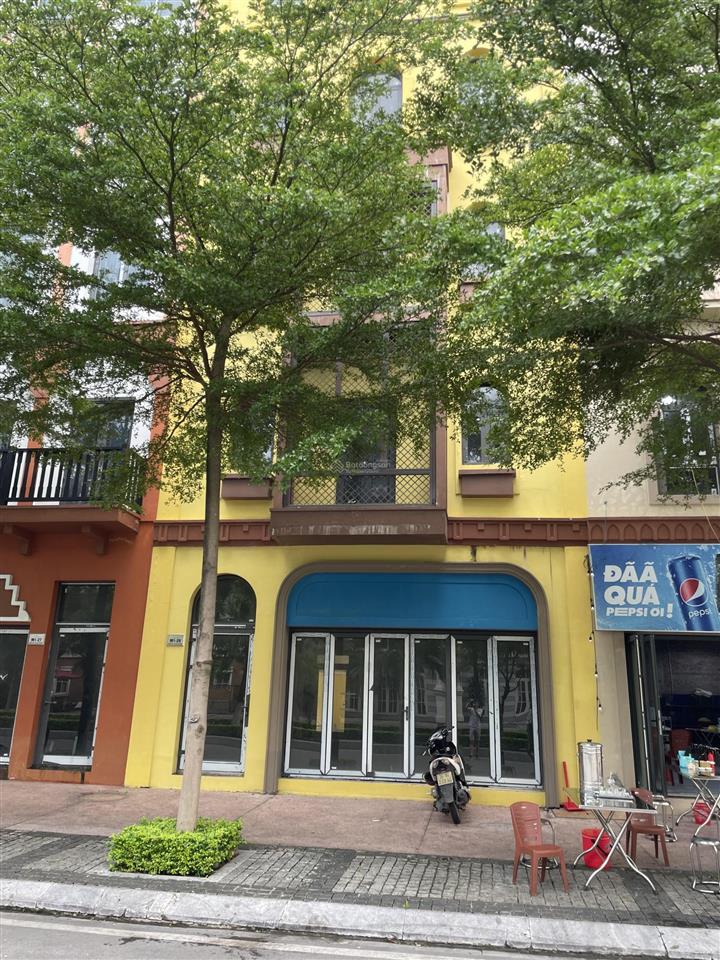 Chính chủ cần bán shophouse trục thông 32m  bãi tắm sun bãi cháy, hạ long  sổ đỏ lâu dài