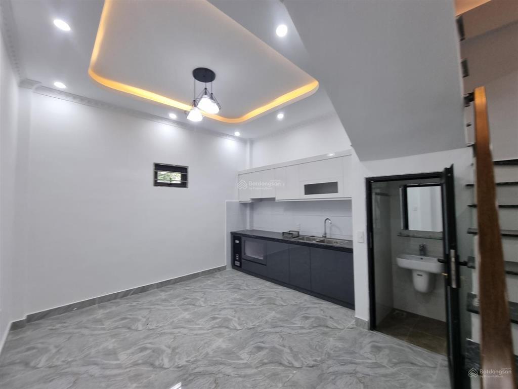 Bên em cần bán căn 3 tầng tại cam lộ hùng vương giá 2,25 tỷ.