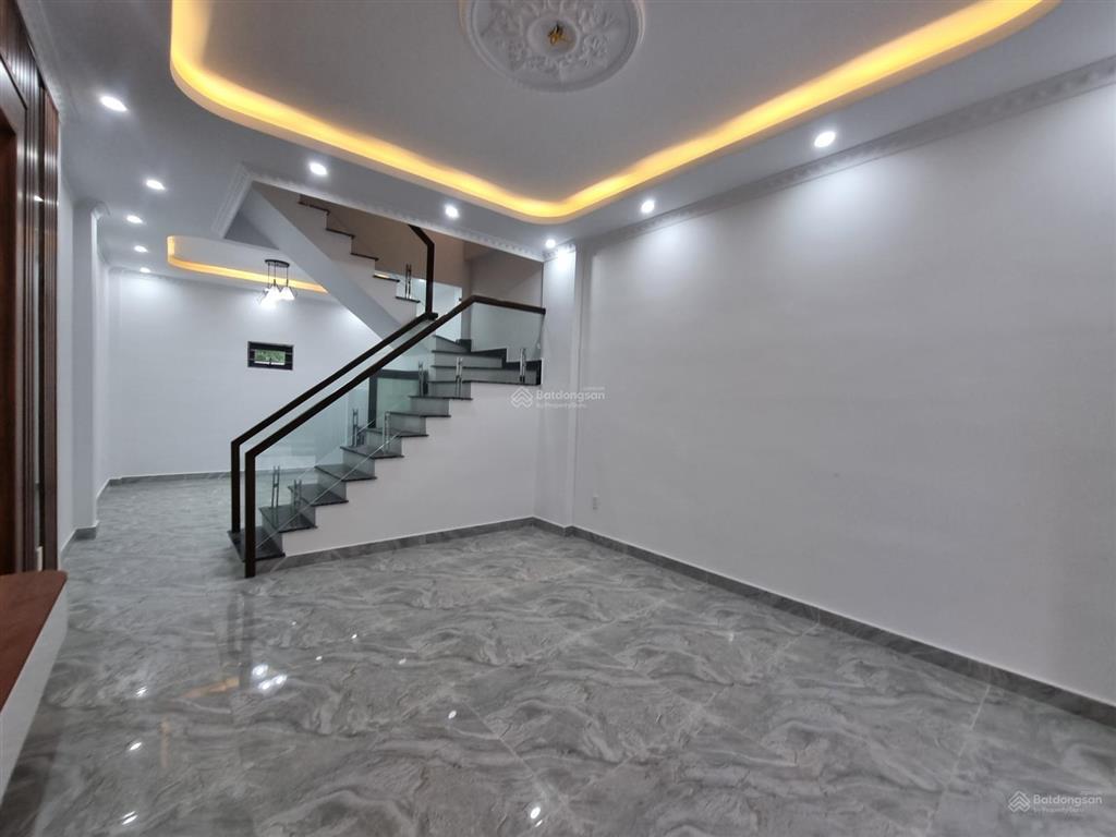 Bên em cần bán căn 3 tầng tại cam lộ hùng vương giá 2,25 tỷ.