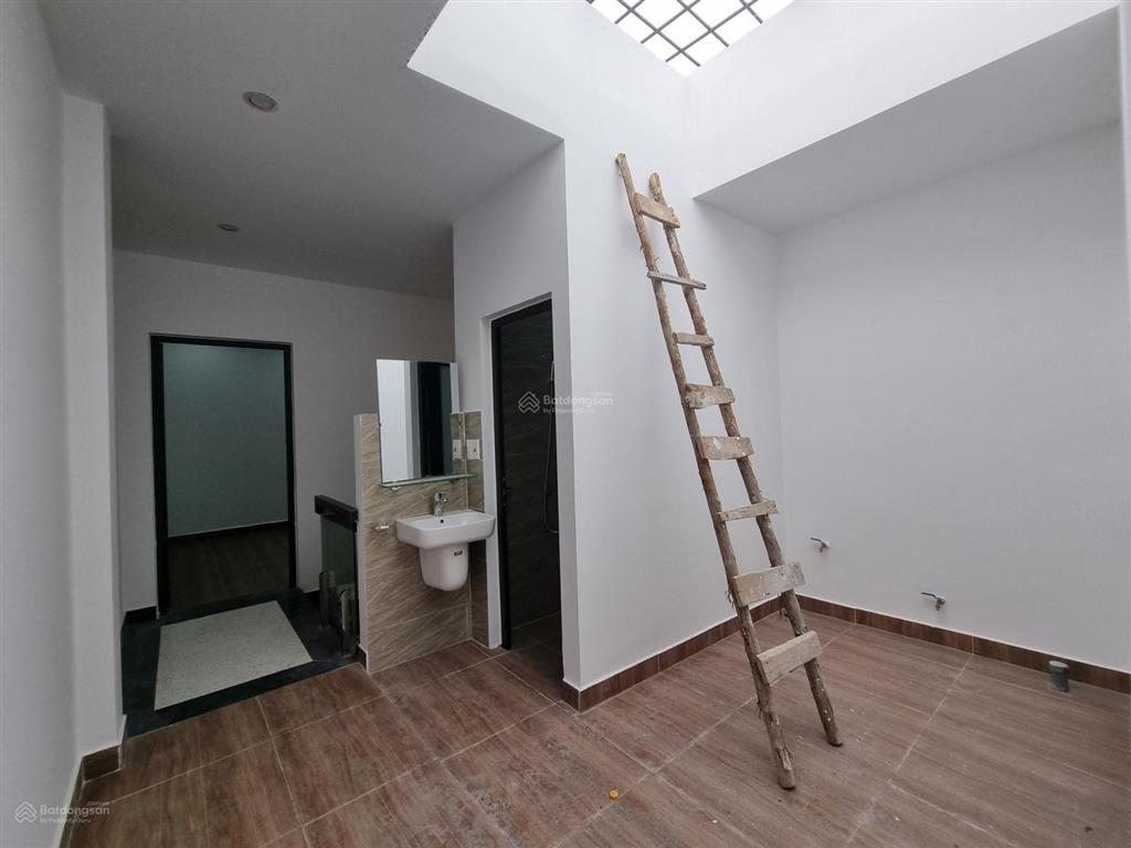 Bên em cần bán căn 3 tầng tại cam lộ hùng vương giá 2,25 tỷ.