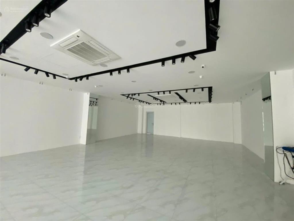 Cho thuê nhà mặt tiền 386a lê văn sỹ gần cây xăng lê văn sỹ  quận 3
