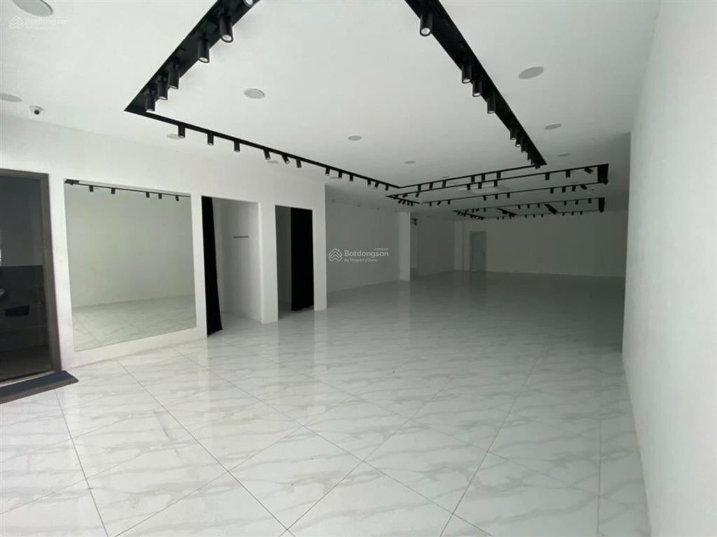Cho thuê nhà mặt tiền 386a lê văn sỹ gần cây xăng lê văn sỹ  quận 3
