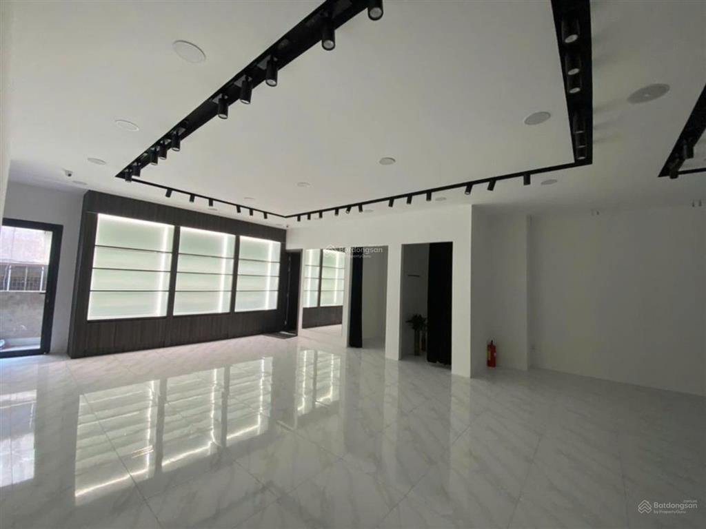 Cho thuê nhà mặt tiền 386a lê văn sỹ gần cây xăng lê văn sỹ  quận 3