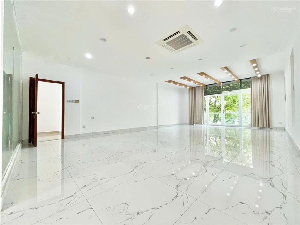 Có dự định đi nước ngoài nên cần cho thuê gấp nhà gần chợ hoàng hoa thám