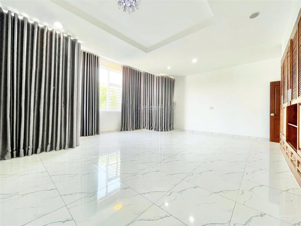 Có dự định đi nước ngoài nên cần cho thuê gấp nhà gần chợ hoàng hoa thám