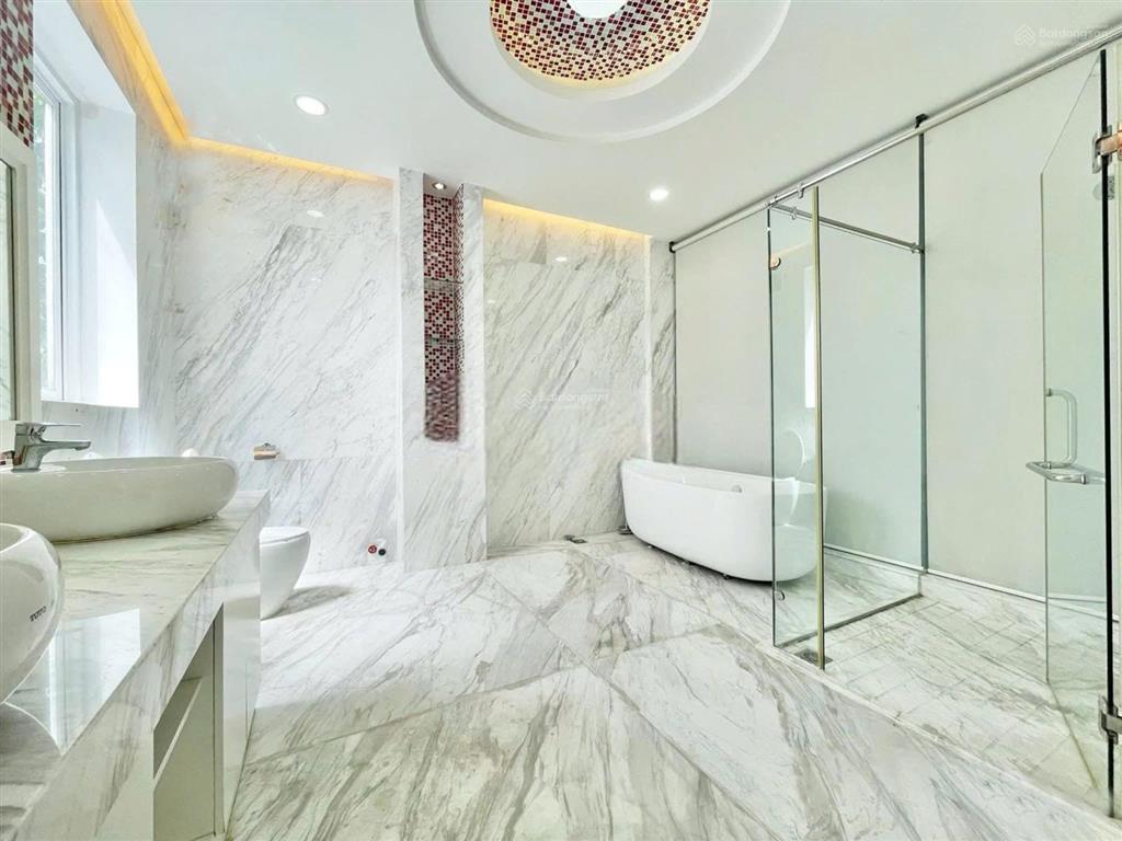 Có dự định đi nước ngoài nên cần cho thuê gấp nhà gần chợ hoàng hoa thám