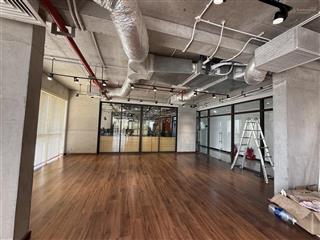 Cho thuê văn phòng mới 100% vừa hoàn thiện nội thất diện tích 120m2. 0942 878 *** ms tú xem thực tế