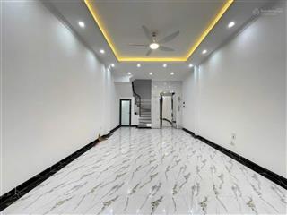 Cho thuê nhà 60m2 x 5 tầng, mt 4m, ngõ rộng, gần phố hoàng quốc việt, nghĩa tân. giá thuê 25 tr/th