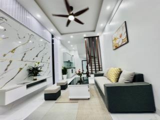 Chính chủ bán nhà 30m2 x 4 tầng, nhà đẹp về ở được luôn, ngõ ô tô nghĩa tân, cầu giấy. 6,3 tỷ.