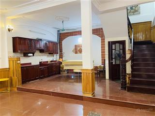 Cho thuê nhà đẹp, căn góc 3 mặt thoáng, 65m2 x 5 tầng, ngõ phố ô tô vào hoàng quốc việt, 18 tr/th