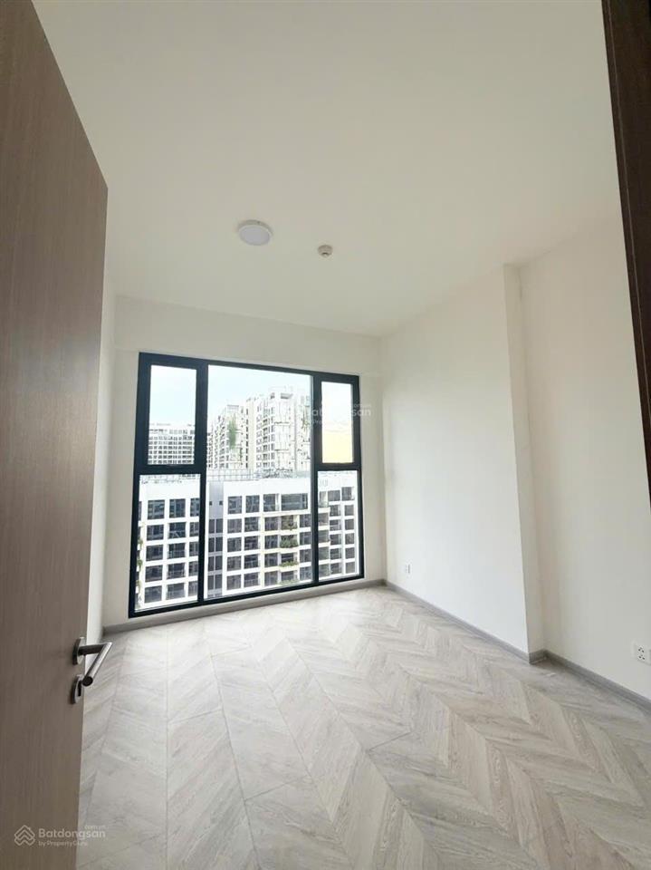 Tòa b căn số 11 masteri centre point view sân thể thao, sáng cà phê ngắm trai tập luyện