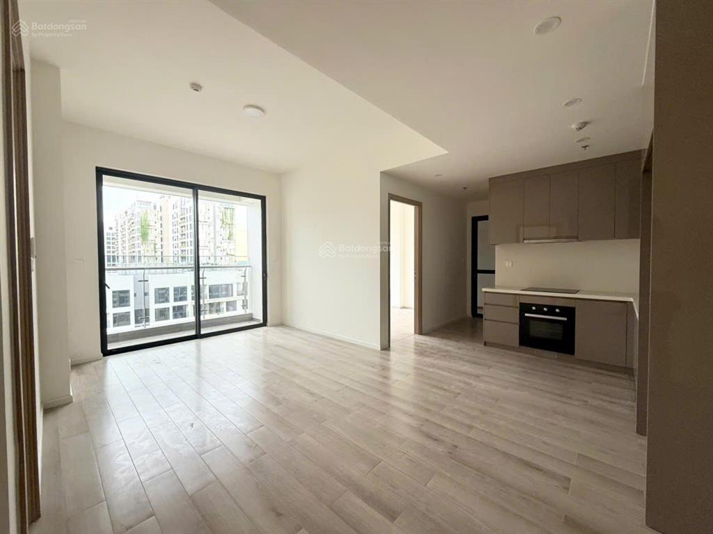 Tòa b căn số 11 masteri centre point view sân thể thao, sáng cà phê ngắm trai tập luyện
