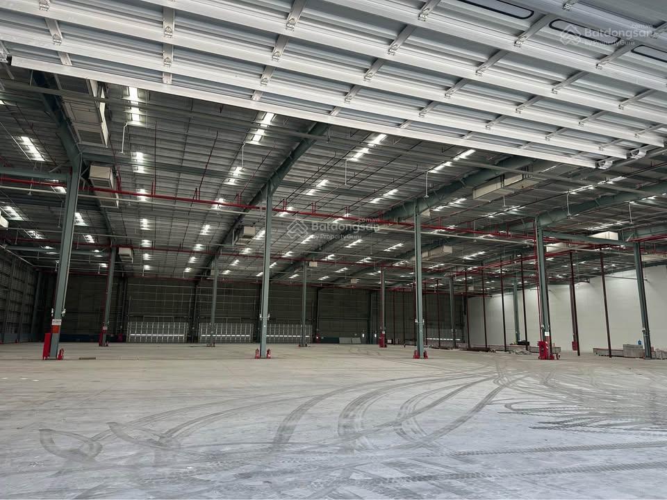 Xưởng bình tân (mặt tiền ql1a) diện tích 500m2 giá 45 triệu/tháng, xe cont