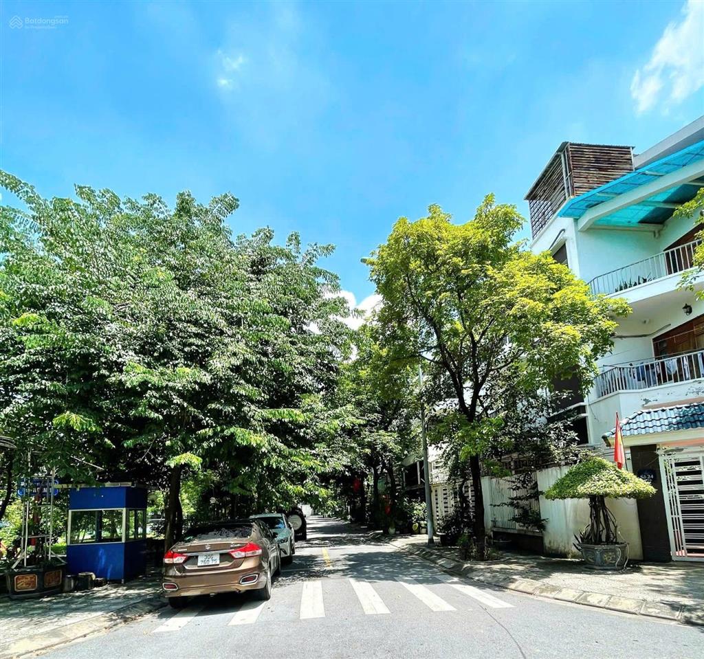 Chính chủ cần bán gấp liền kề kđt xuân phương đối diện công viên, full nội thất,  0965 572 ***