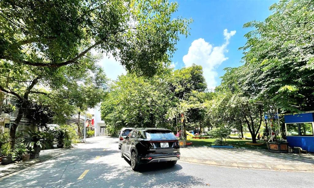 Chính chủ cần bán gấp liền kề kđt xuân phương đối diện công viên, full nội thất,  0965 572 ***