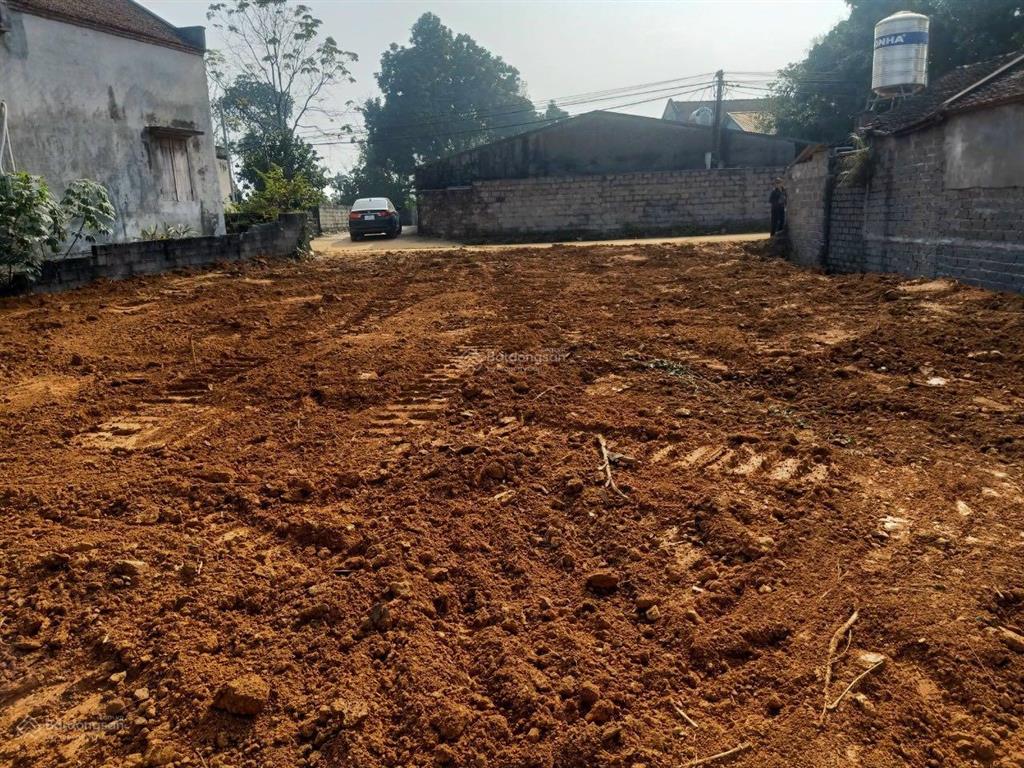 Bán 840m2, 180m2 thổ cư, đất vuông, mặt đường liên xã 6m. dân trí đông đúc.  0973 304 *** (nam)