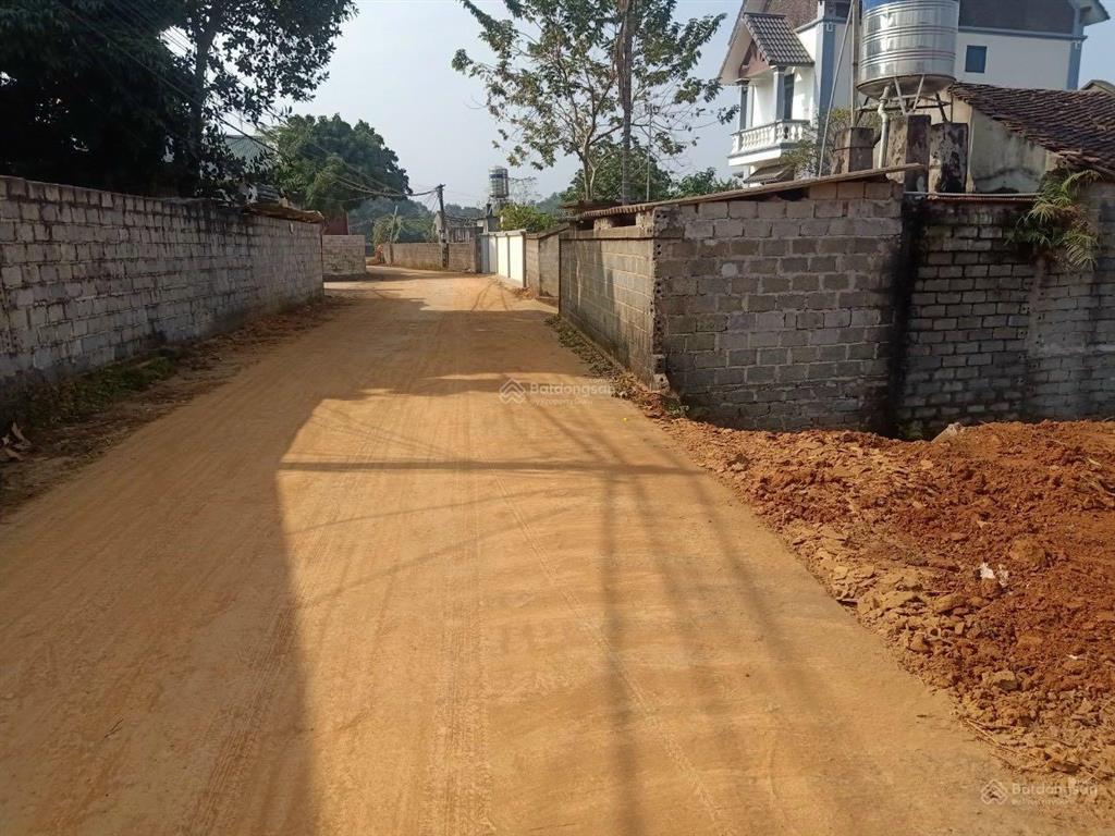 Bán 840m2, 180m2 thổ cư, đất vuông, mặt đường liên xã 6m. dân trí đông đúc.  0973 304 *** (nam)