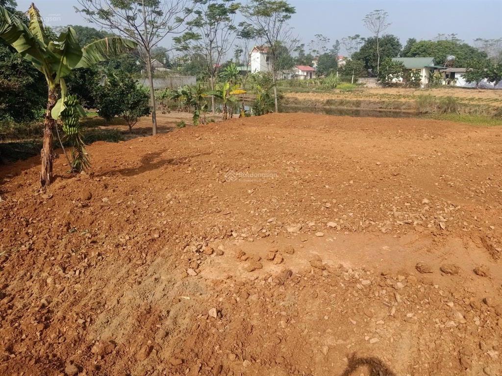 Bán 840m2, 180m2 thổ cư, đất vuông, mặt đường liên xã 6m. dân trí đông đúc.  0973 304 *** (nam)