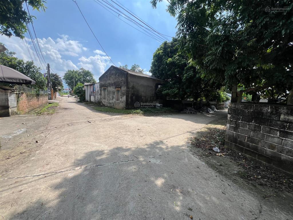 Dt nhỏ xinh 130m2. full thổ cứ . vị trí tại ngã ba trung tâm thôn cách hồ chí minh 500m đường to