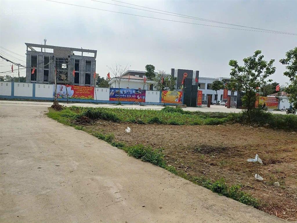 Bán nhanh 75m2 full tổ cư. đất đấu giá thuộc làn 2 đường hồ chí minh. đc chợ cá xã xuân mai hà nội
