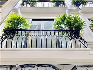 Chính chủ nhờ bán gấp nhà nguyễn văn huyên 8.5 tỷ. dt 40m2x 6 tầng thang máy, xây mới, gần phố