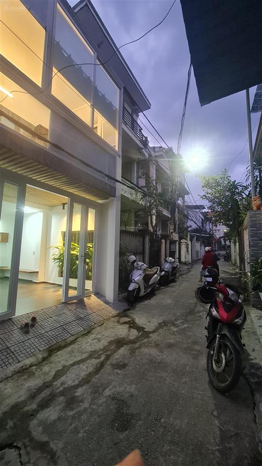 Nhà kiệt ô tô đặng huy trứ cao ráo không lụt