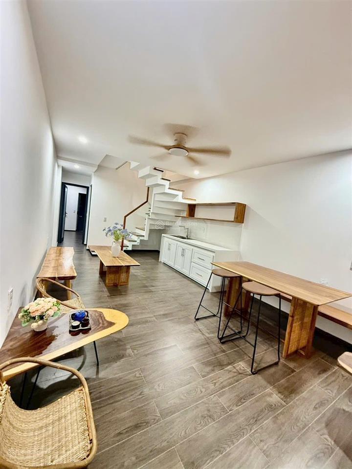 Nhà kiệt ô tô đặng huy trứ cao ráo không lụt