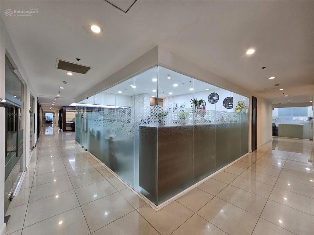 Tôi cần bán lô văn phòng the prince residence, 65m2, giá 6 tỷ, sổ hồng