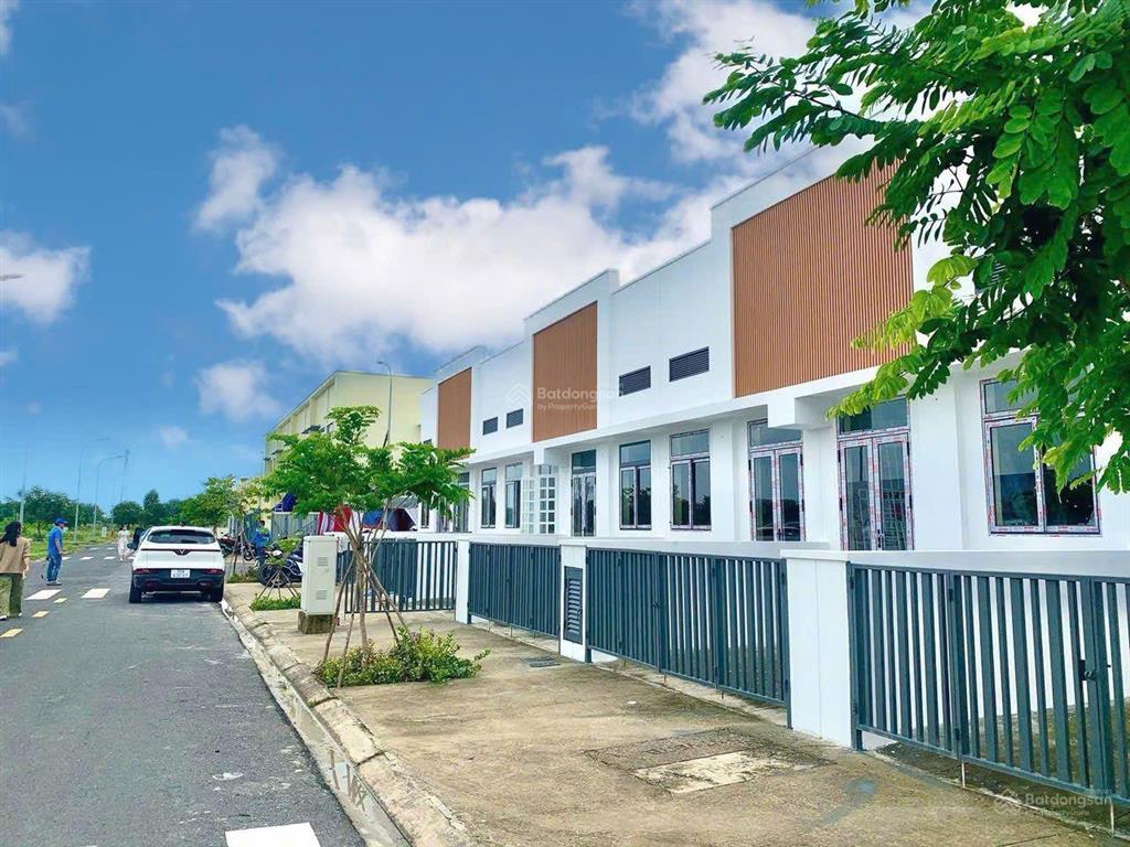 Bán nhà phố liền kề sát bên kcn phước đông tây ninh