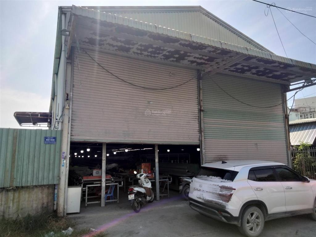 Bán đất và xưởng xây kiên cố mặt tiền đường nhựa 8m  xã bình mỹ