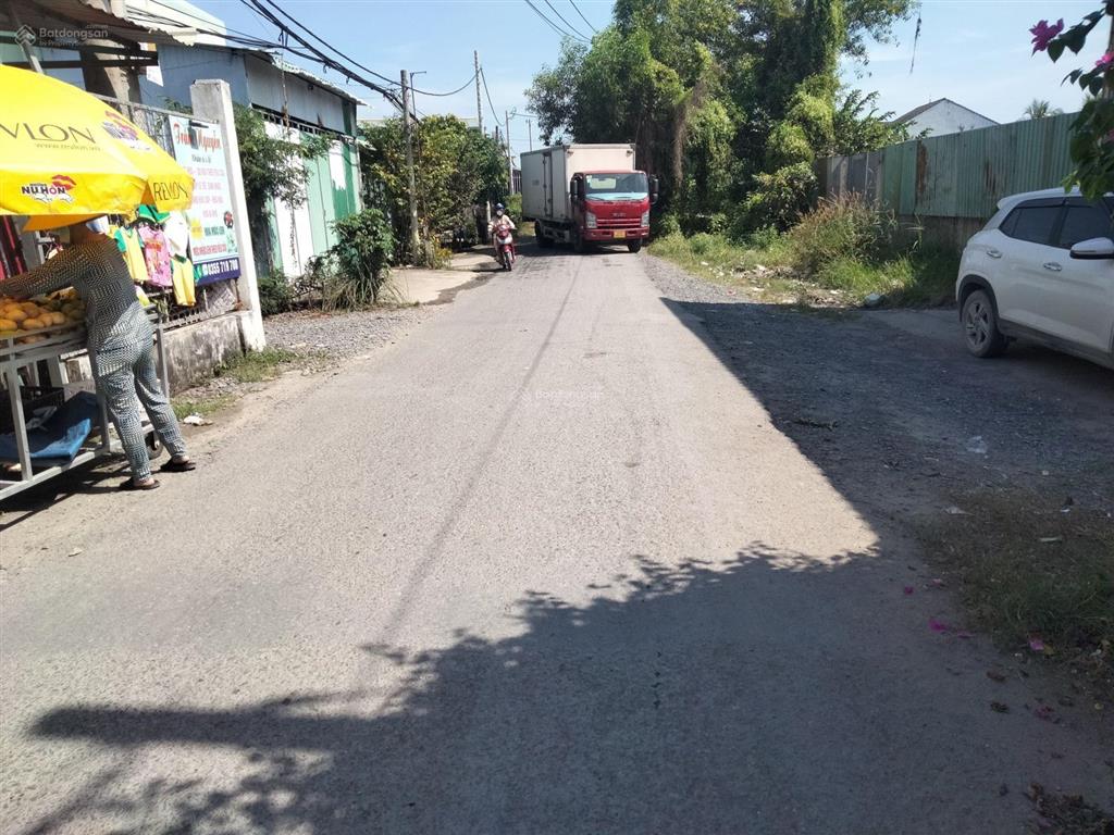 Bán đất và xưởng xây kiên cố mặt tiền đường nhựa 8m  xã bình mỹ