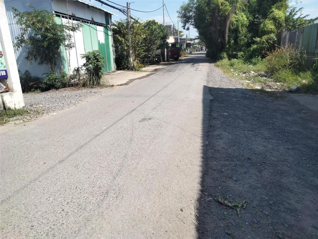 Bán đất và xưởng xây kiên cố mặt tiền đường nhựa 8m  xã bình mỹ