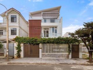 Cho thuê biệt thự gần biển, 300m2, 5 phòng ngủ, bể bơi riêng