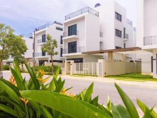 Biệt thự vlasta 2 mặt tiền cách biển 70m tặng nội thất 540 triệu + quản gia 3 năm  ck 10%